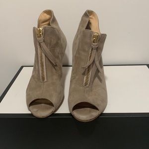 Paul Green Peep toe booties. Tan suede.